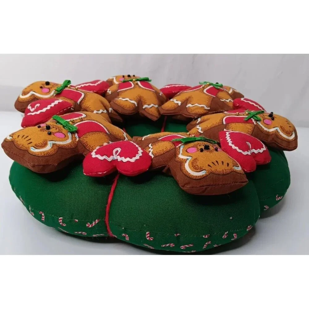 Vintage Handmade Christmas Teddy Bear Wreath Stuffed Green Fabric Hearts Love